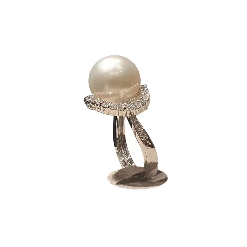 Dell’Oro Boutique  – Platinum Ring With South Sea Pearl Dell’Oro Boutique